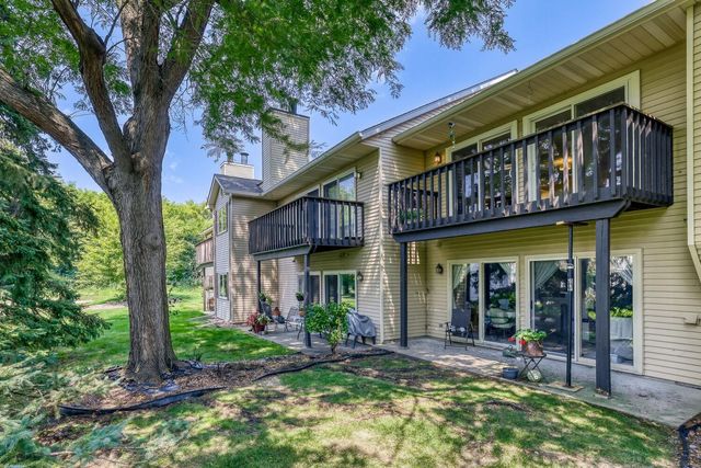7267 Hunters Run 46C, Eden Prairie, MN 55346
