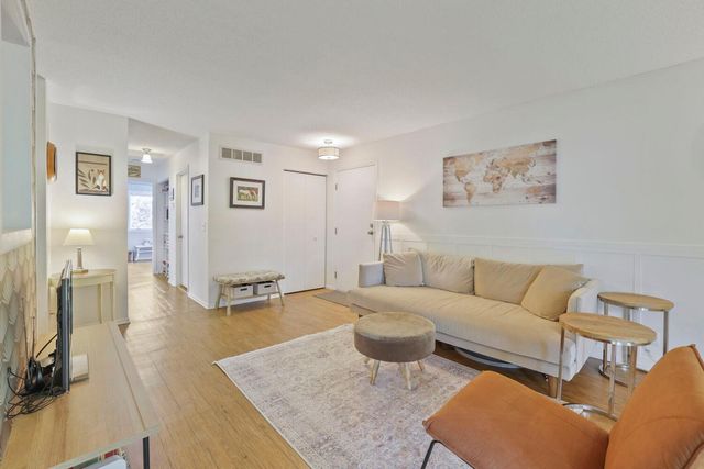7267 Hunters Run 46C, Eden Prairie, MN 55346