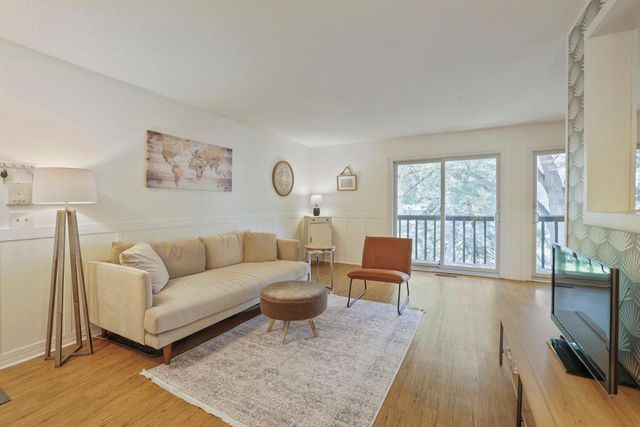 7267 Hunters Run 46C, Eden Prairie, MN 55346