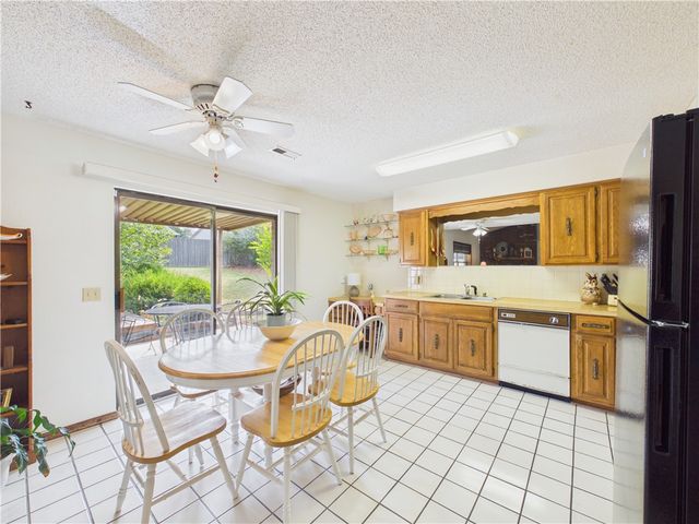 1105 S 27th Street, Rogers, AR 72758