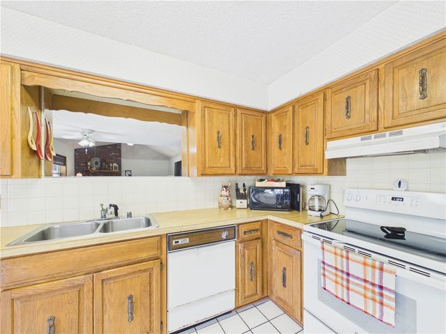 1105 S 27th Street, Rogers, AR 72758