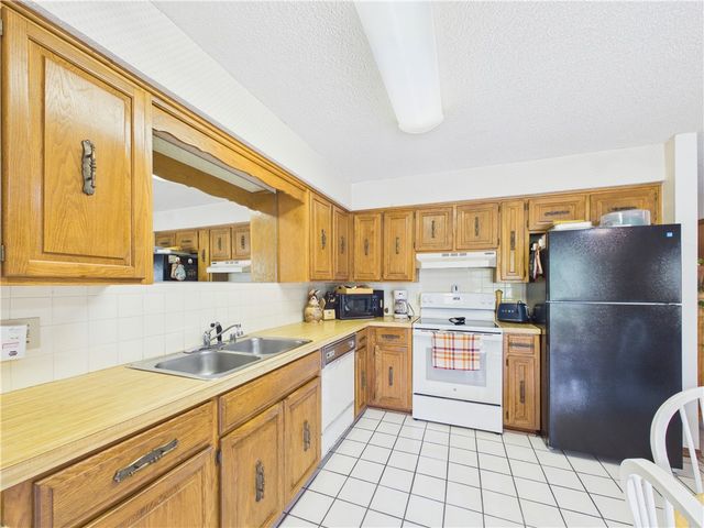 1105 S 27th Street, Rogers, AR 72758