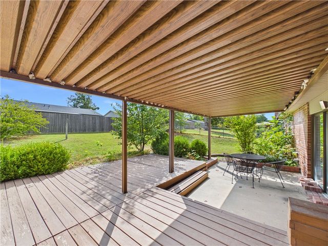 1105 S 27th Street, Rogers, AR 72758