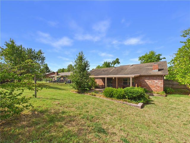 1105 S 27th Street, Rogers, AR 72758