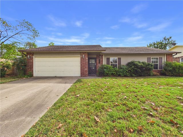 1105 S 27th Street, Rogers, AR 72758