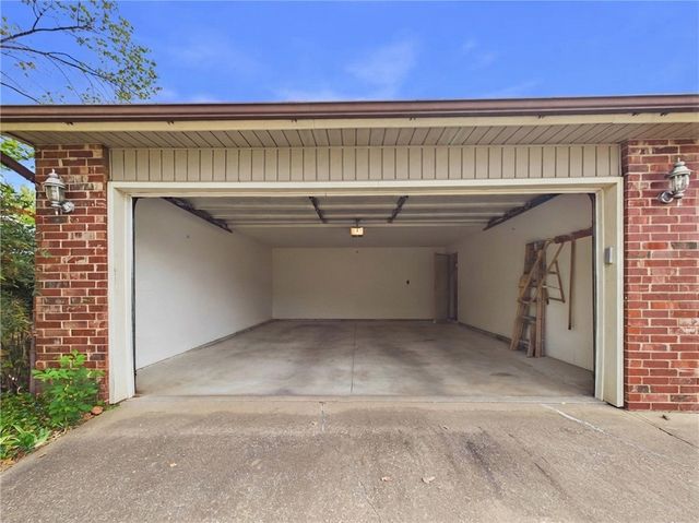 1105 S 27th Street, Rogers, AR 72758