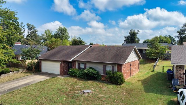 1105 S 27th Street, Rogers, AR 72758