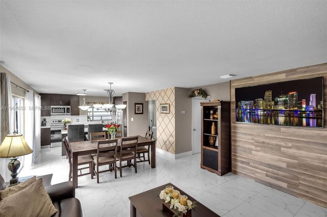 8253 NW 192nd Ter, Hialeah, FL 33015