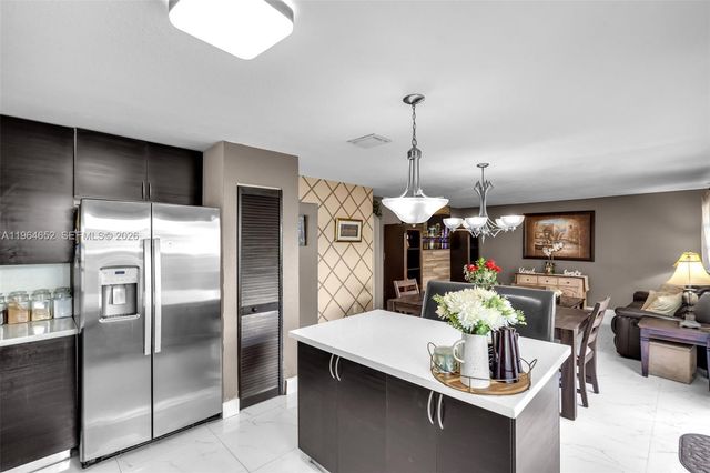 8253 NW 192nd Ter, Hialeah, FL 33015