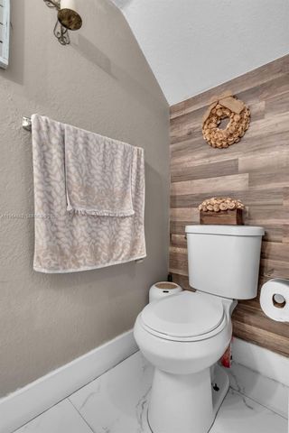 8253 NW 192nd Ter, Hialeah, FL 33015