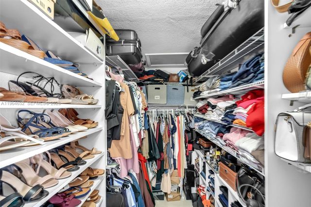 8253 NW 192nd Ter, Hialeah, FL 33015