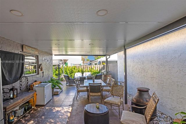 8253 NW 192nd Ter, Hialeah, FL 33015