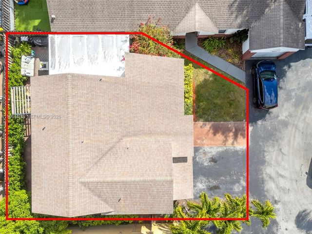 8253 NW 192nd Ter, Hialeah, FL 33015