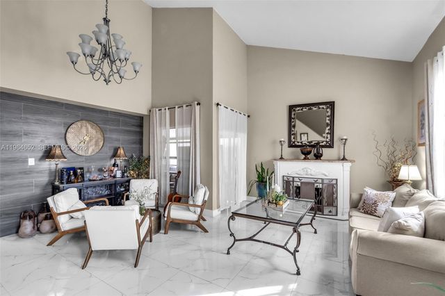 8253 NW 192nd Ter, Hialeah, FL 33015