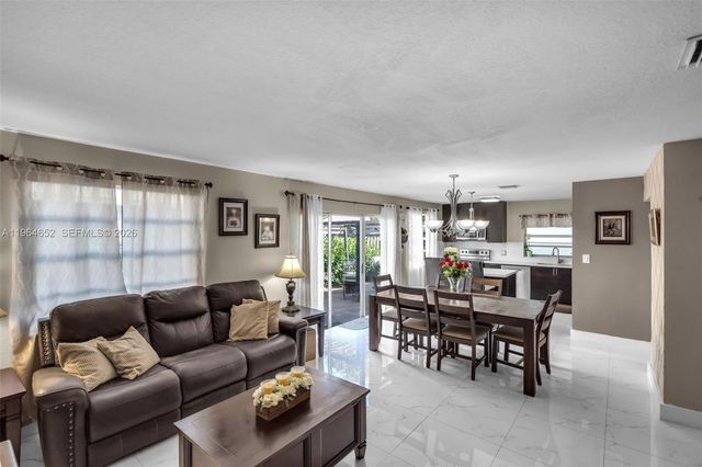 8253 NW 192nd Ter, Hialeah, FL 33015