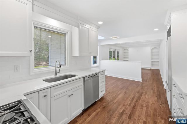 710 Tulip Place, River Vale, NJ 07675