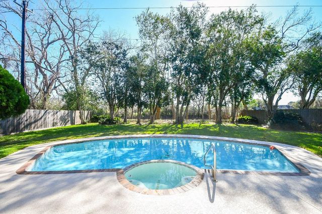 3611 W Creek Club Dr, Missouri City, TX 77459