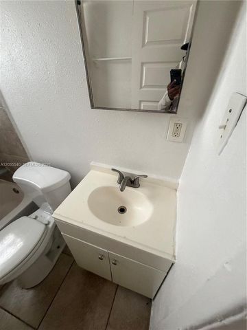 640 NW 10th Terrace 1, Fort Lauderdale, FL 33311