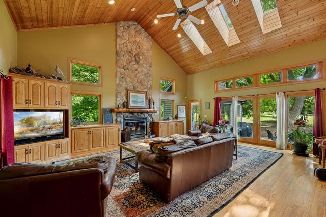 940 Brown Road S, Wayzata, MN 55391