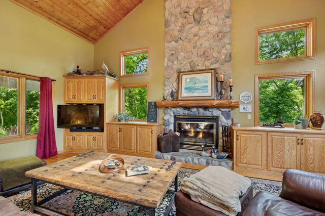 940 Brown Road S, Wayzata, MN 55391