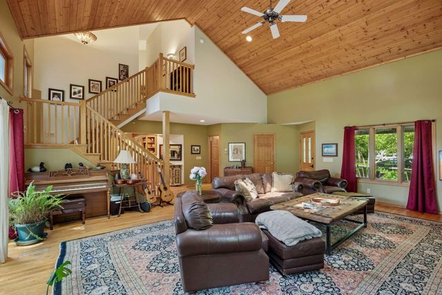940 Brown Road S, Wayzata, MN 55391