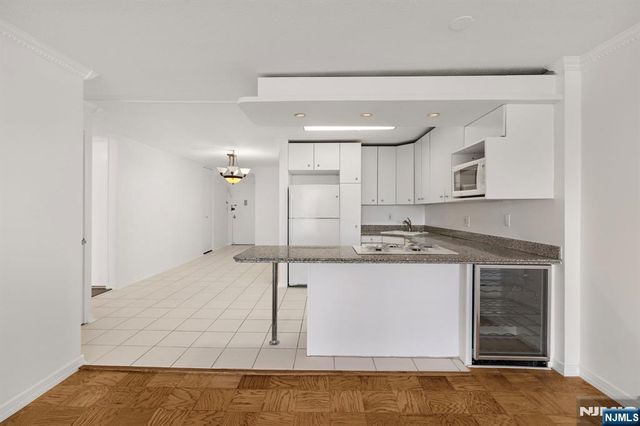 7004 Boulevard E 40G, Guttenberg, NJ 07093