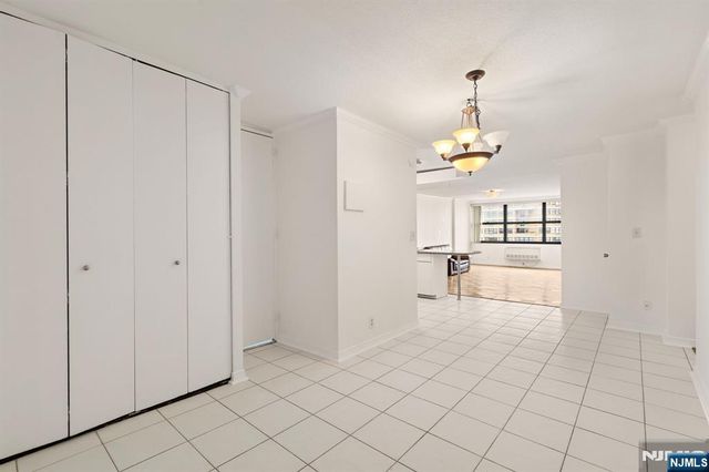 7004 Boulevard E 40G, Guttenberg, NJ 07093