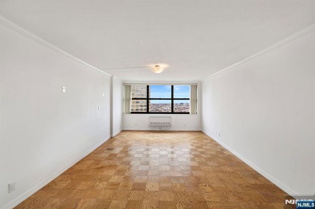 7004 Boulevard E 40G, Guttenberg, NJ 07093