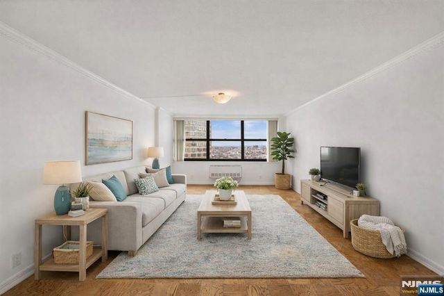 7004 Boulevard E 40G, Guttenberg, NJ 07093