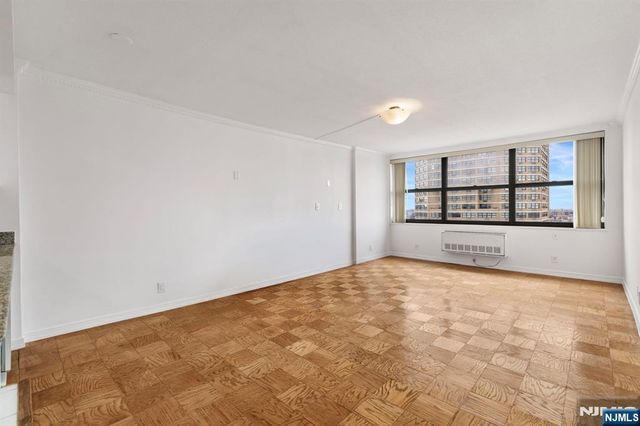 7004 Boulevard E 40G, Guttenberg, NJ 07093