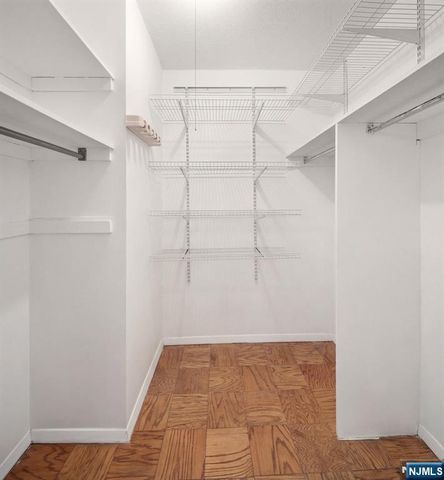 7004 Boulevard E 40G, Guttenberg, NJ 07093