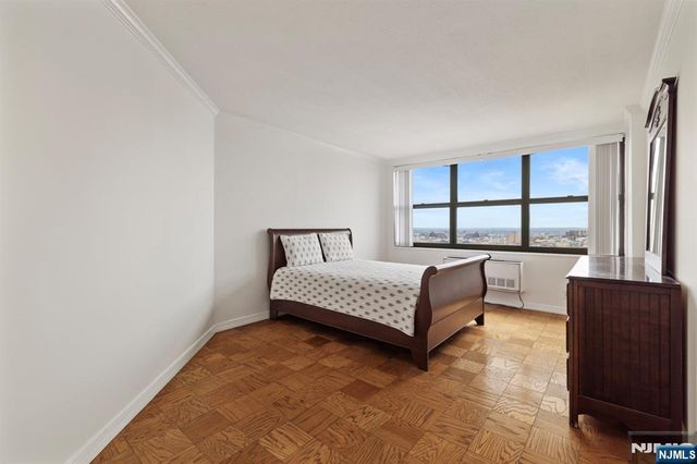 7004 Boulevard E 40G, Guttenberg, NJ 07093