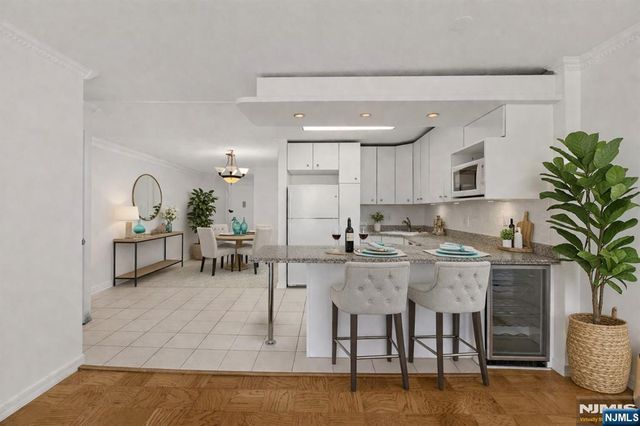 7004 Boulevard E 40G, Guttenberg, NJ 07093