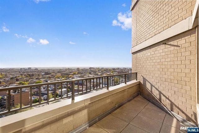 7004 Boulevard E 40G, Guttenberg, NJ 07093