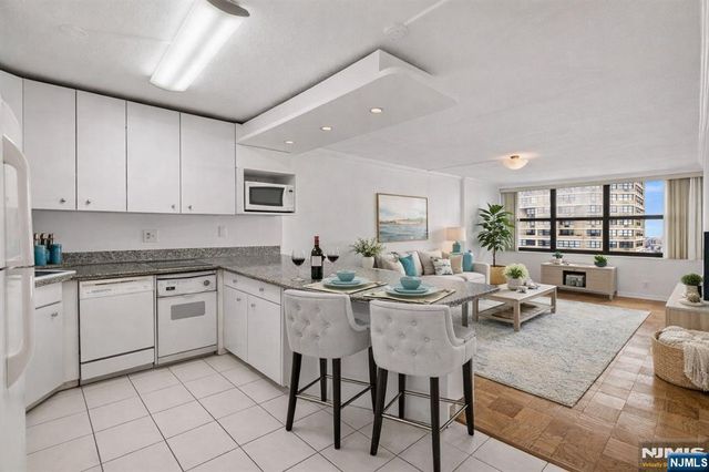 7004 Boulevard E 40G, Guttenberg, NJ 07093