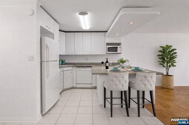 7004 Boulevard E 40G, Guttenberg, NJ 07093