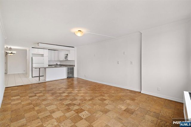 7004 Boulevard E 40G, Guttenberg, NJ 07093