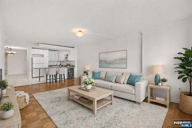 7004 Boulevard E 40G, Guttenberg, NJ 07093