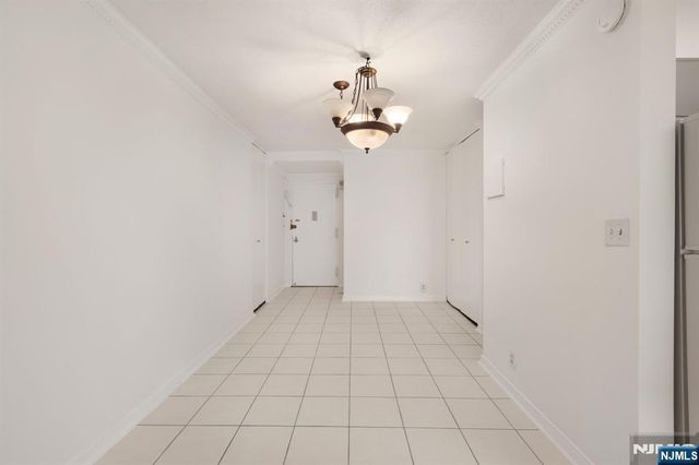 7004 Boulevard E 40G, Guttenberg, NJ 07093