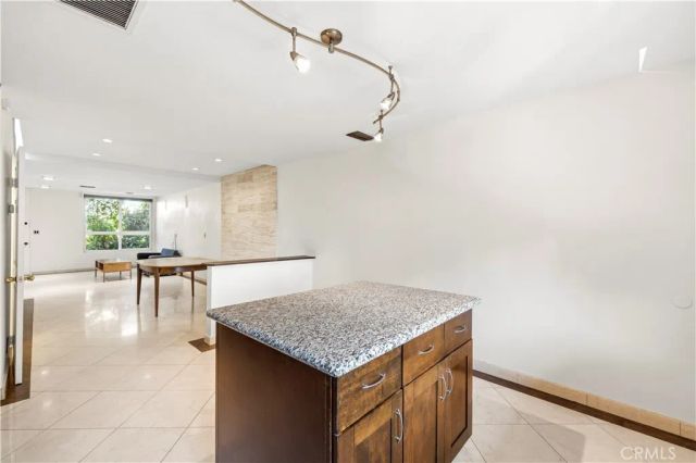 7320 Lennox Avenue D8, Van Nuys, CA 91405