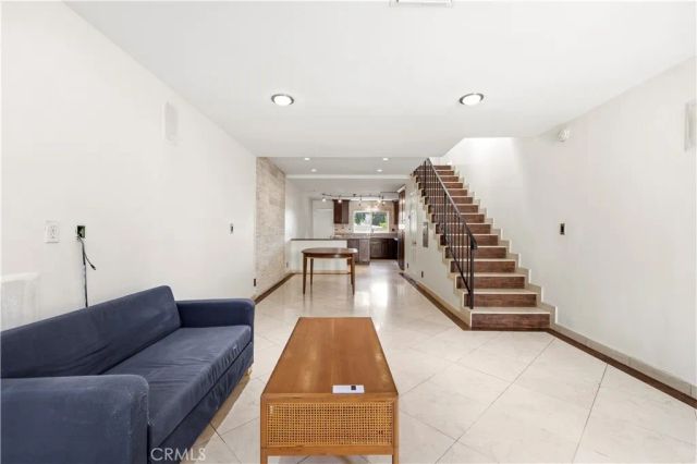 7320 Lennox Avenue D8, Van Nuys, CA 91405