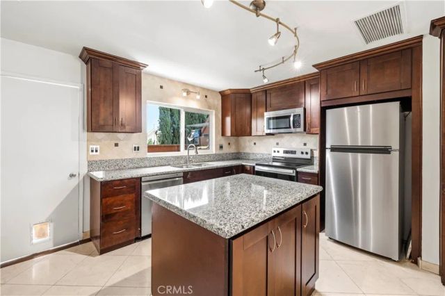 7320 Lennox Avenue D8, Van Nuys, CA 91405