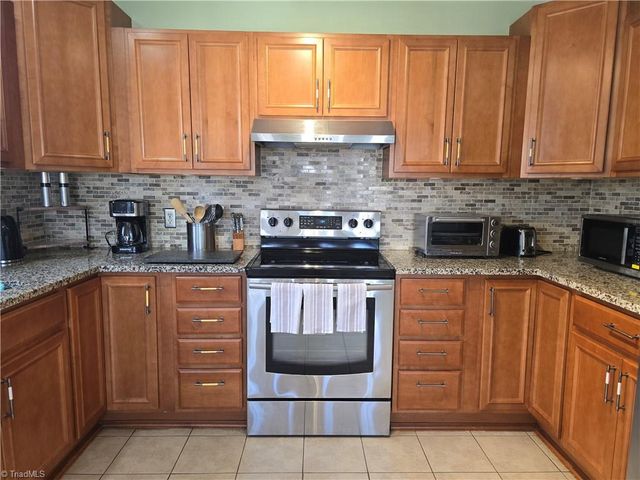 2837 Bridgeport Drive, Winston-salem, NC 27103