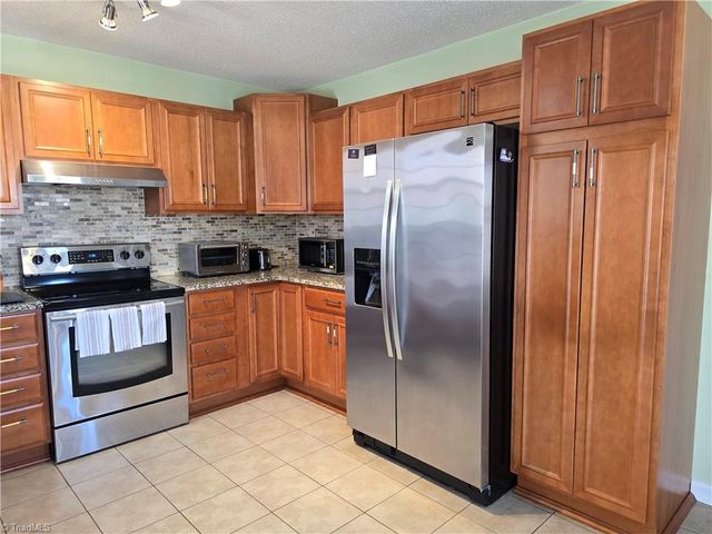 2837 Bridgeport Drive, Winston-salem, NC 27103