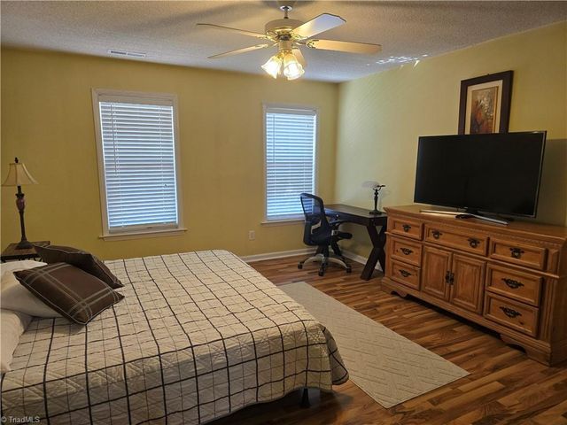 2837 Bridgeport Drive, Winston-salem, NC 27103