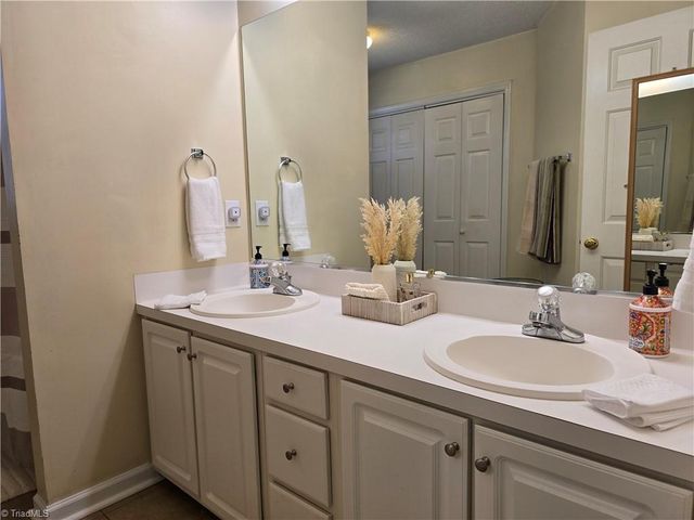 2837 Bridgeport Drive, Winston-salem, NC 27103
