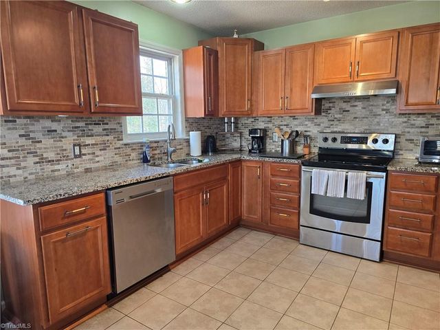 2837 Bridgeport Drive, Winston-salem, NC 27103
