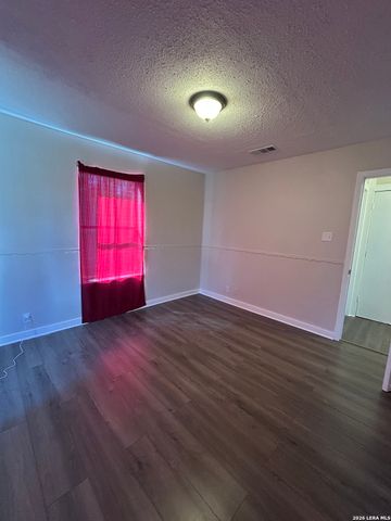 521 GLAMIS AVE, San Antonio, TX 78223