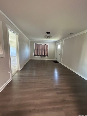 521 GLAMIS AVE, San Antonio, TX 78223