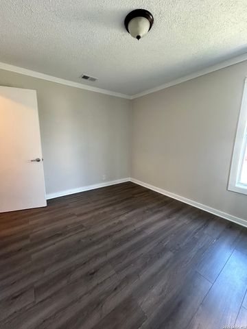 521 GLAMIS AVE, San Antonio, TX 78223